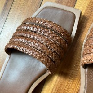 Intentionally blank braided sandals - MUTE